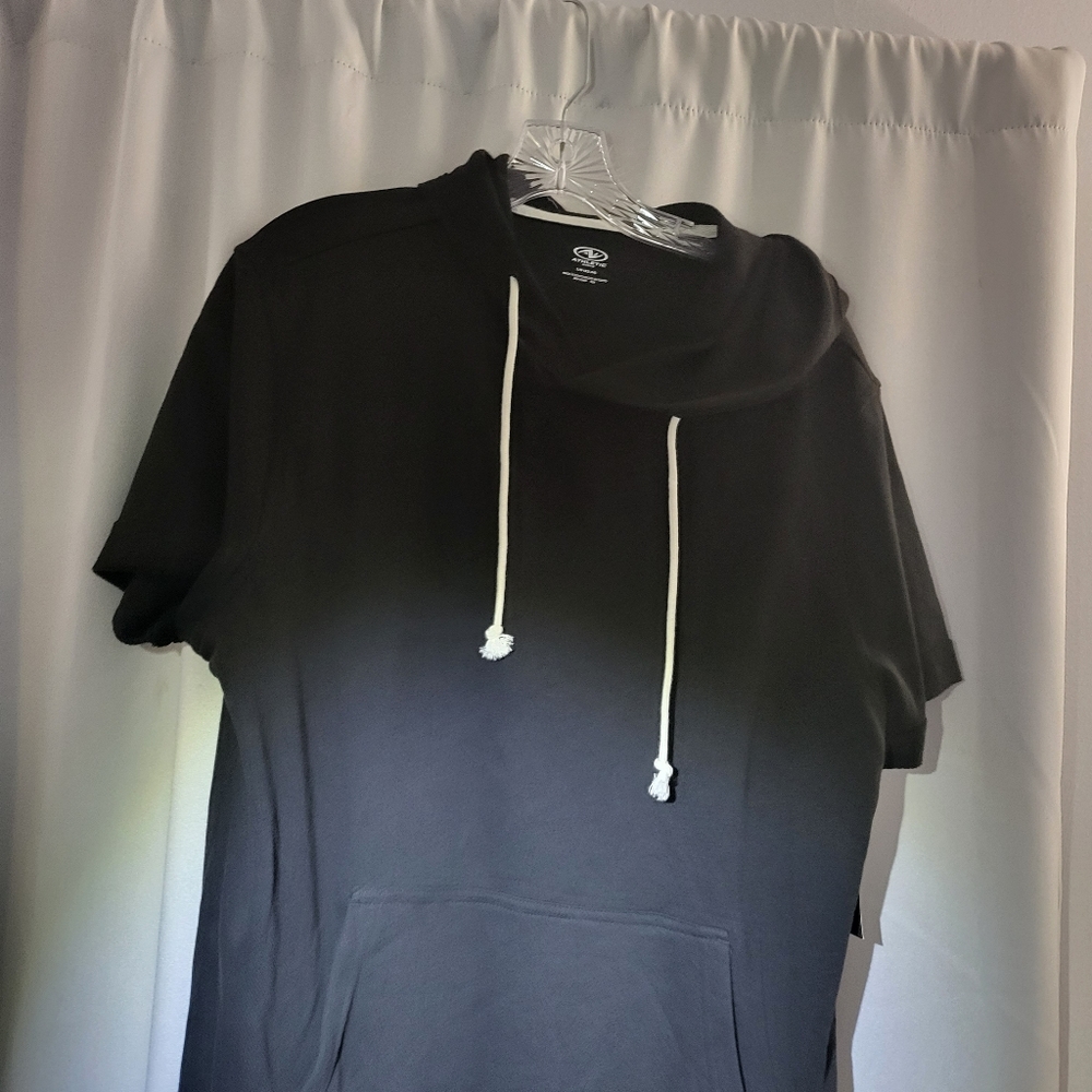 Mens XL Short sleeve hoodie tee- NWT